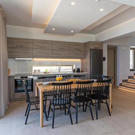 Skyfall - With 12 Bedrooms Βίλα Ατσιπόπουλο